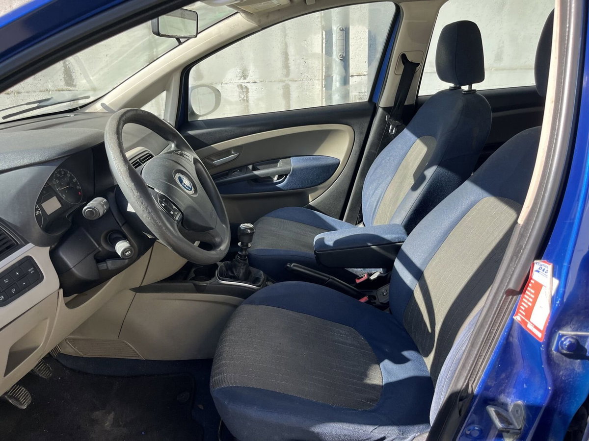 Fiat Grande Punto 1.3MJT 90 5p.Van Dynam. 4pt (6)