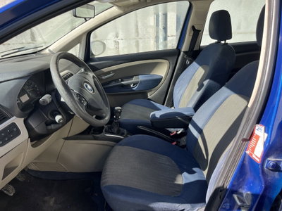 Fiat Grande Punto 1.3MJT 90 5p.Van Dynam. 4pt (6)