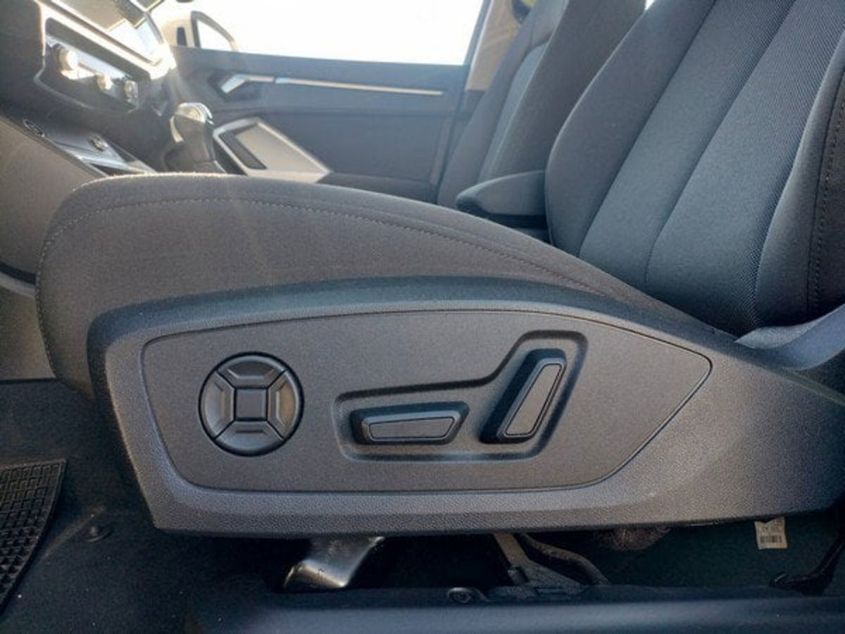 Audi Q3 35 TDI quattro S tronic Business (13)