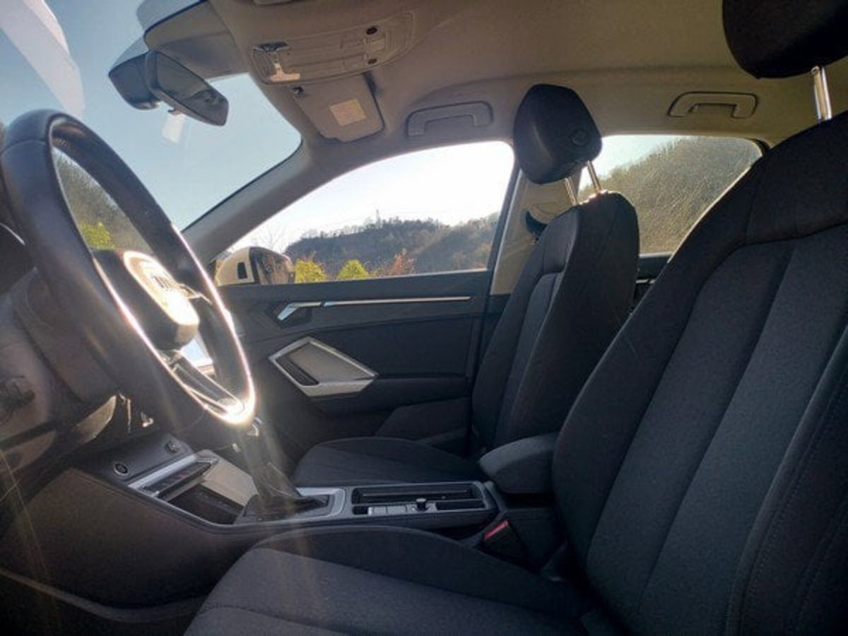 Audi Q3 35 TDI quattro S tronic Business (14)