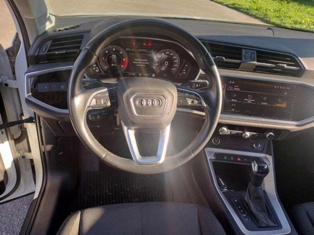 Audi Q3 35 TDI quattro S tronic Business (16)