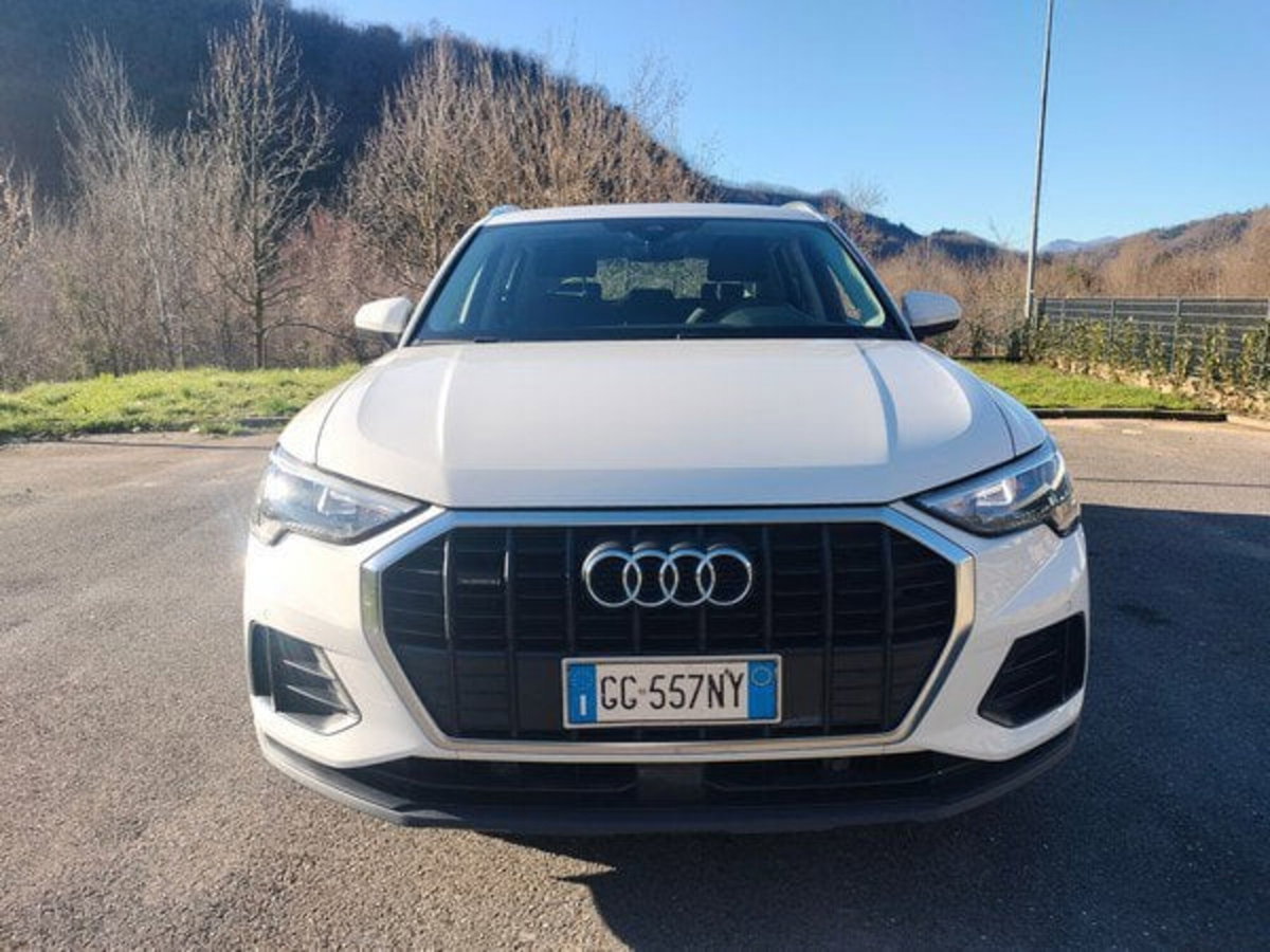 Audi Q3 35 TDI quattro S tronic Business (2)
