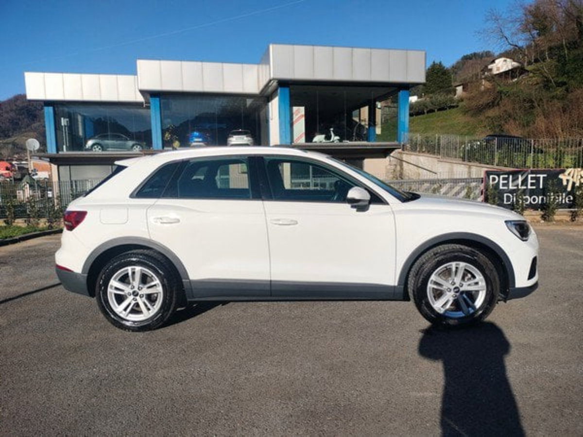 Audi Q3 35 TDI quattro S tronic Business (4)