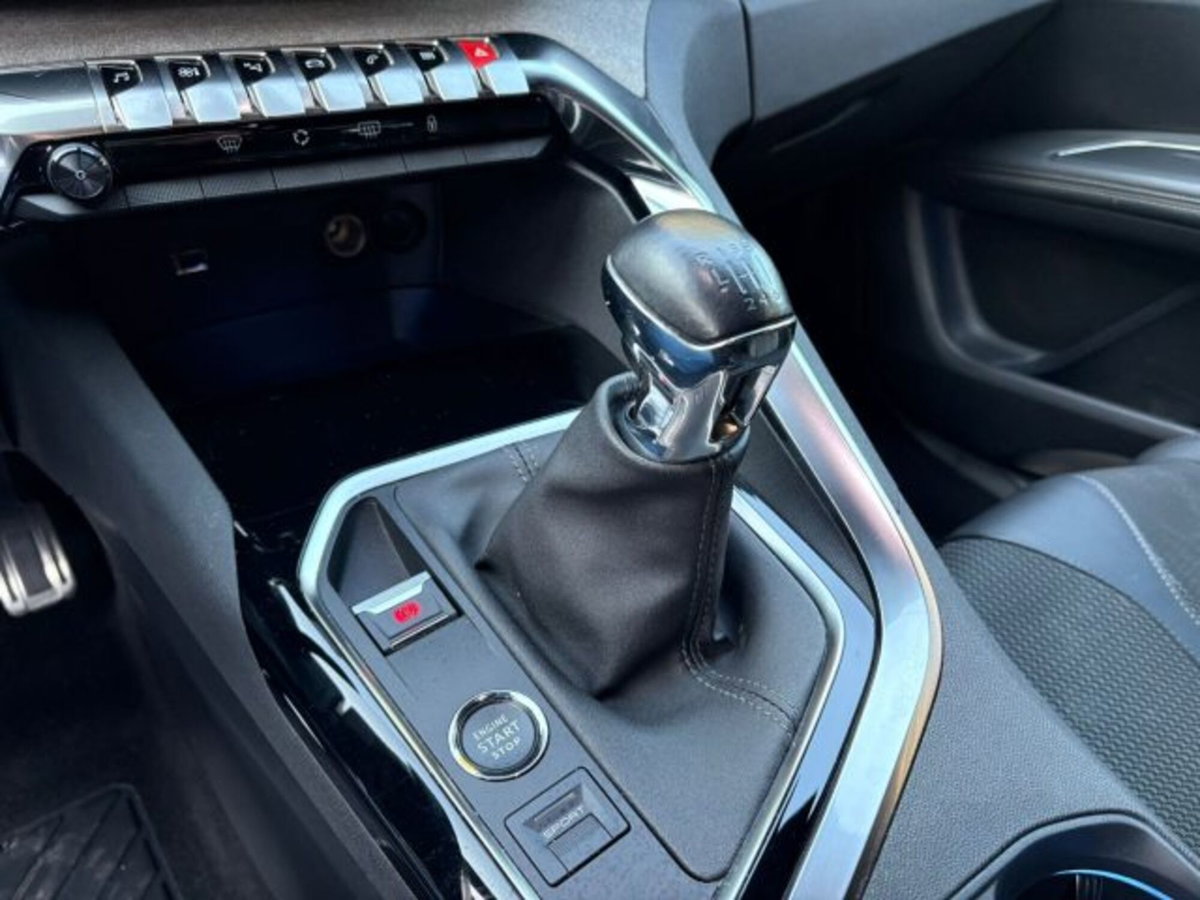 Peugeot 3008 PureTech Turbo 130 S&S GT (11)