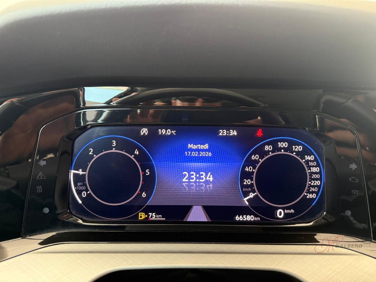 Volkswagen Golf 2.0 tdi Life 115cv (17)