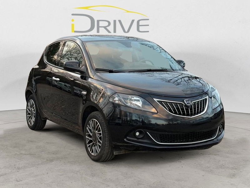 Lancia Ypsilon 1.0 FireFly 5 porte S&S Hybrid Ecochic Silver