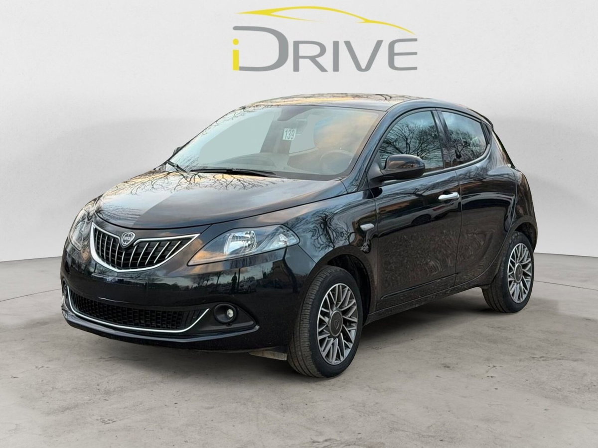 Lancia Ypsilon 1.0 FireFly 5 porte S&S Hybrid Ecochic Silver (3)