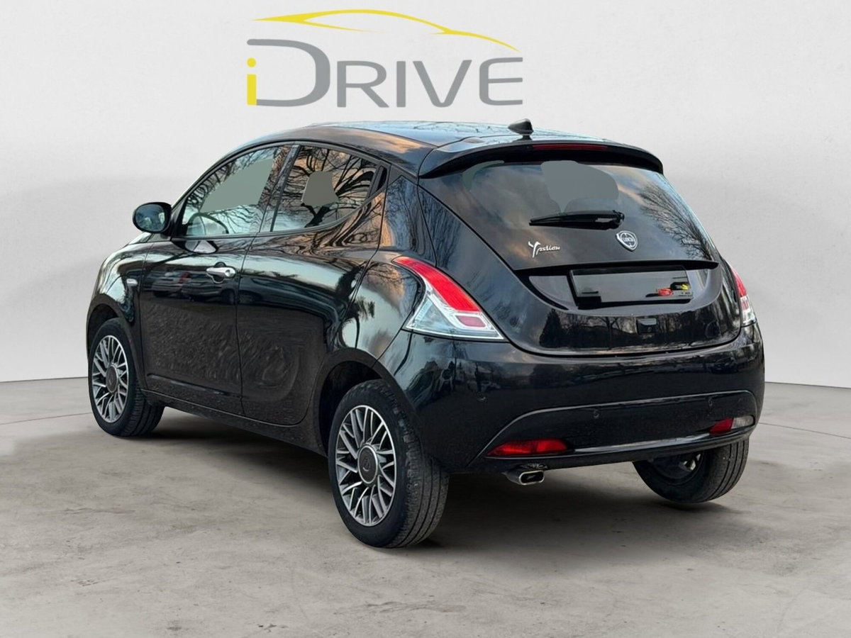 Lancia Ypsilon 1.0 FireFly 5 porte S&S Hybrid Ecochic Silver (5)