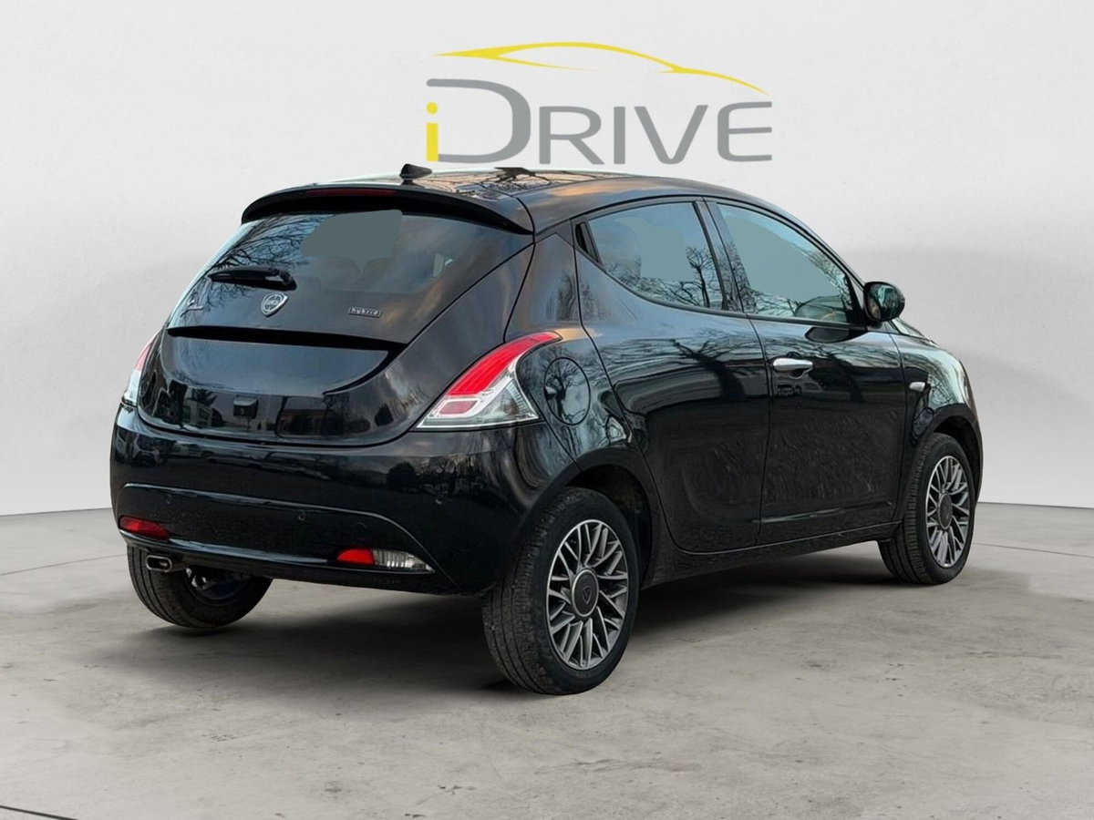 Lancia Ypsilon 1.0 FireFly 5 porte S&S Hybrid Ecochic Silver (6)