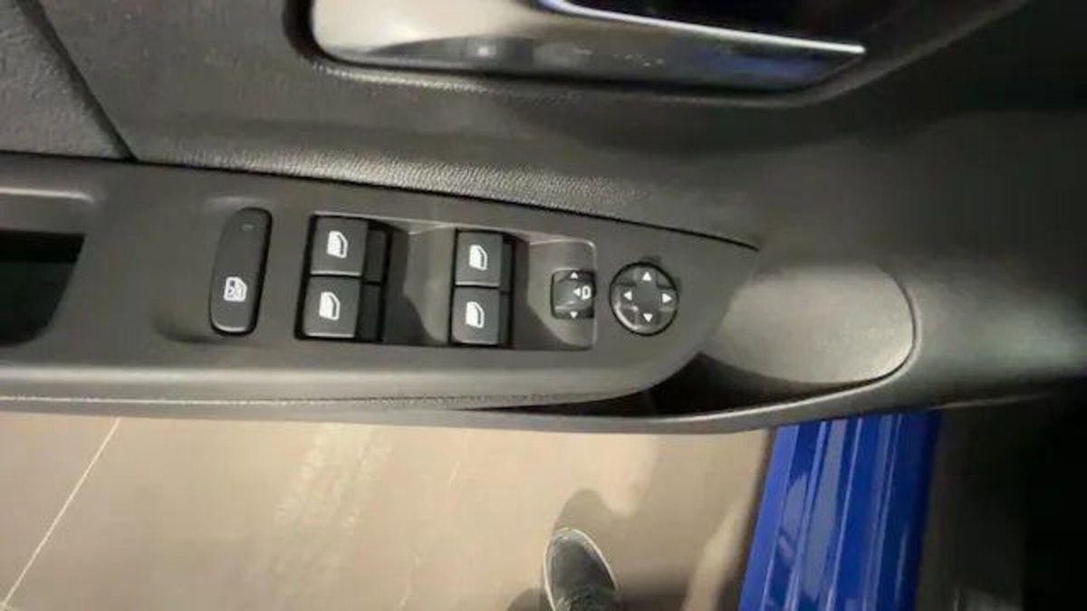 Opel Corsa 1.2 hybrid GS 100cv dct6 (8)