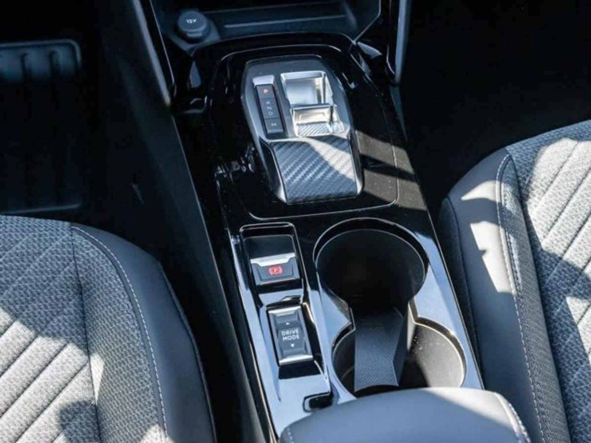 Peugeot 2008 1.2 hybrid Allure 145cv e-dcs6 (6)