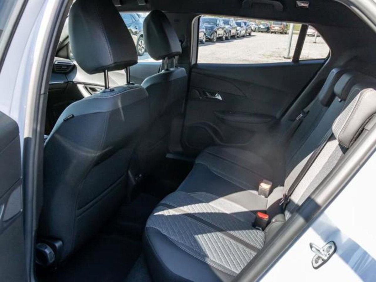 Peugeot 2008 1.2 hybrid Allure 145cv e-dcs6 (9)