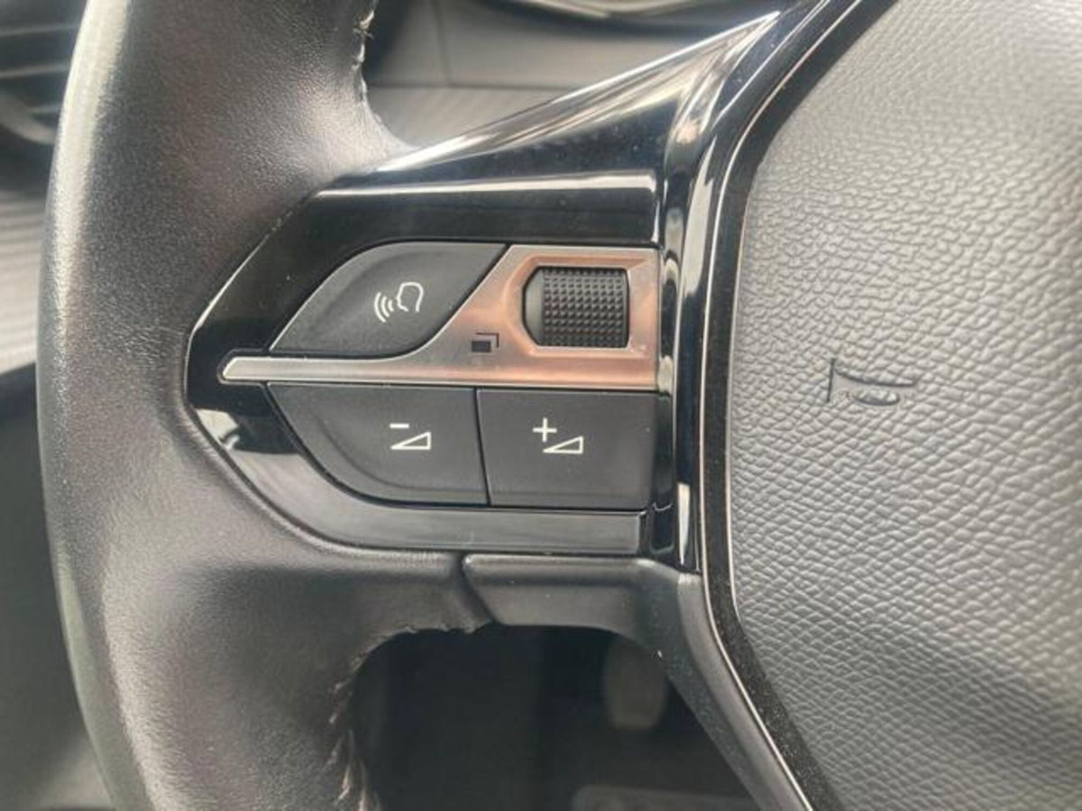 Peugeot 208 1.2 puretech Active s&s 75cv (11)