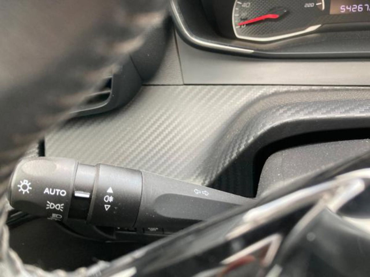 Peugeot 208 1.2 puretech Active s&s 75cv (13)