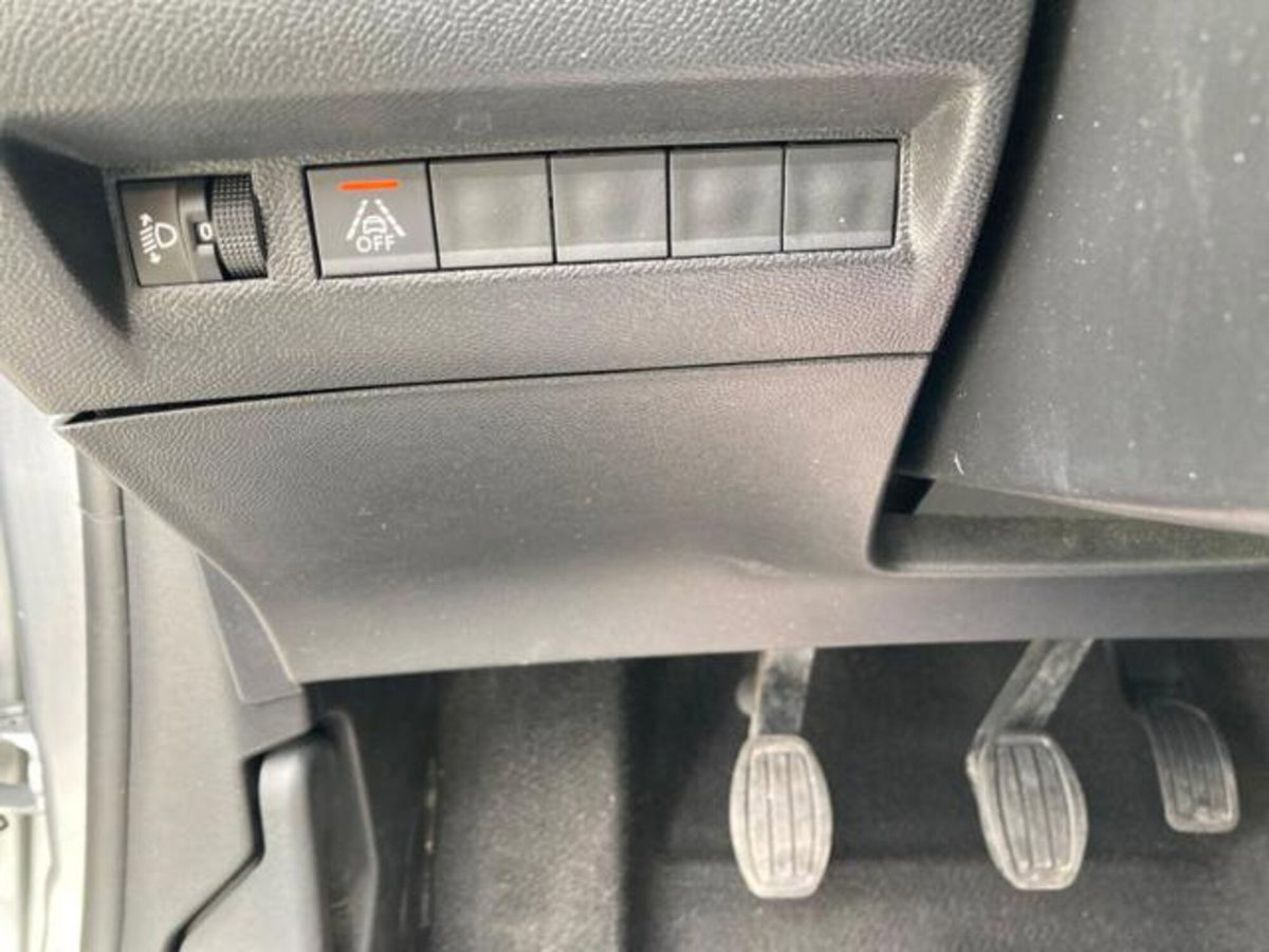 Peugeot 208 1.2 puretech Active s&s 75cv (15)