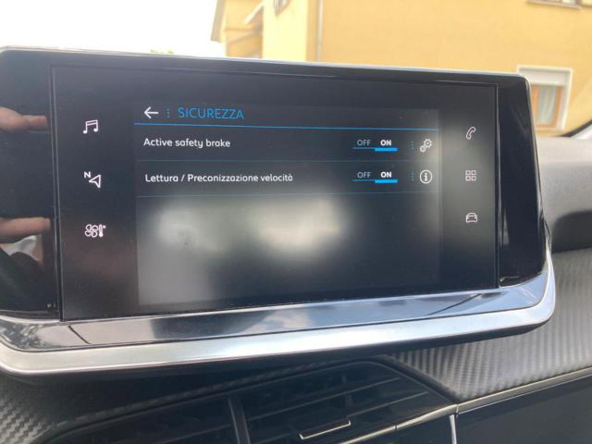 Peugeot 208 1.2 puretech Active s&s 75cv (9)