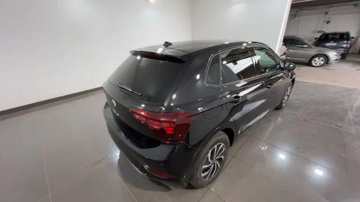 Volkswagen Polo 1.0 Edition 80cv (4)