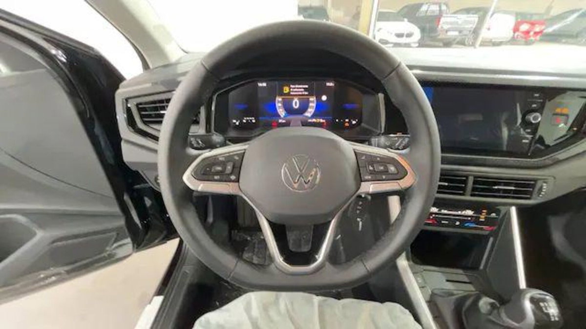Volkswagen Polo 1.0 Edition 80cv (7)