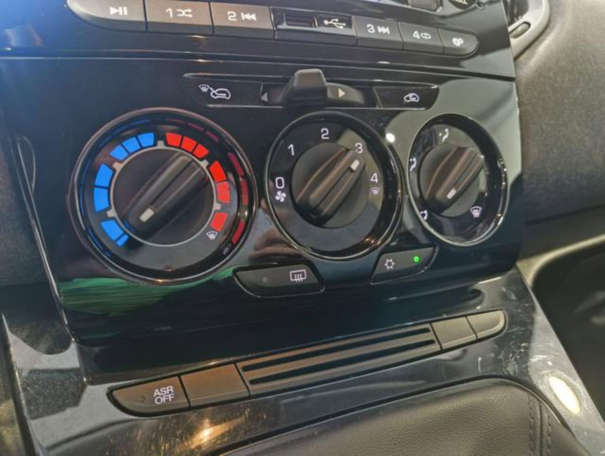 Lancia Ypsilon 1.0 FireFly 5 porte S&S Hybrid Silver Plus (10)