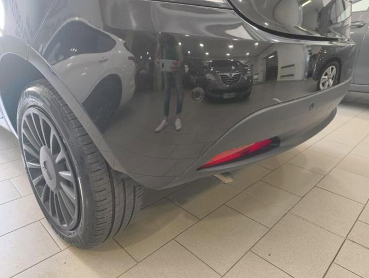 Lancia Ypsilon 1.0 FireFly 5 porte S&S Hybrid Silver Plus (14)
