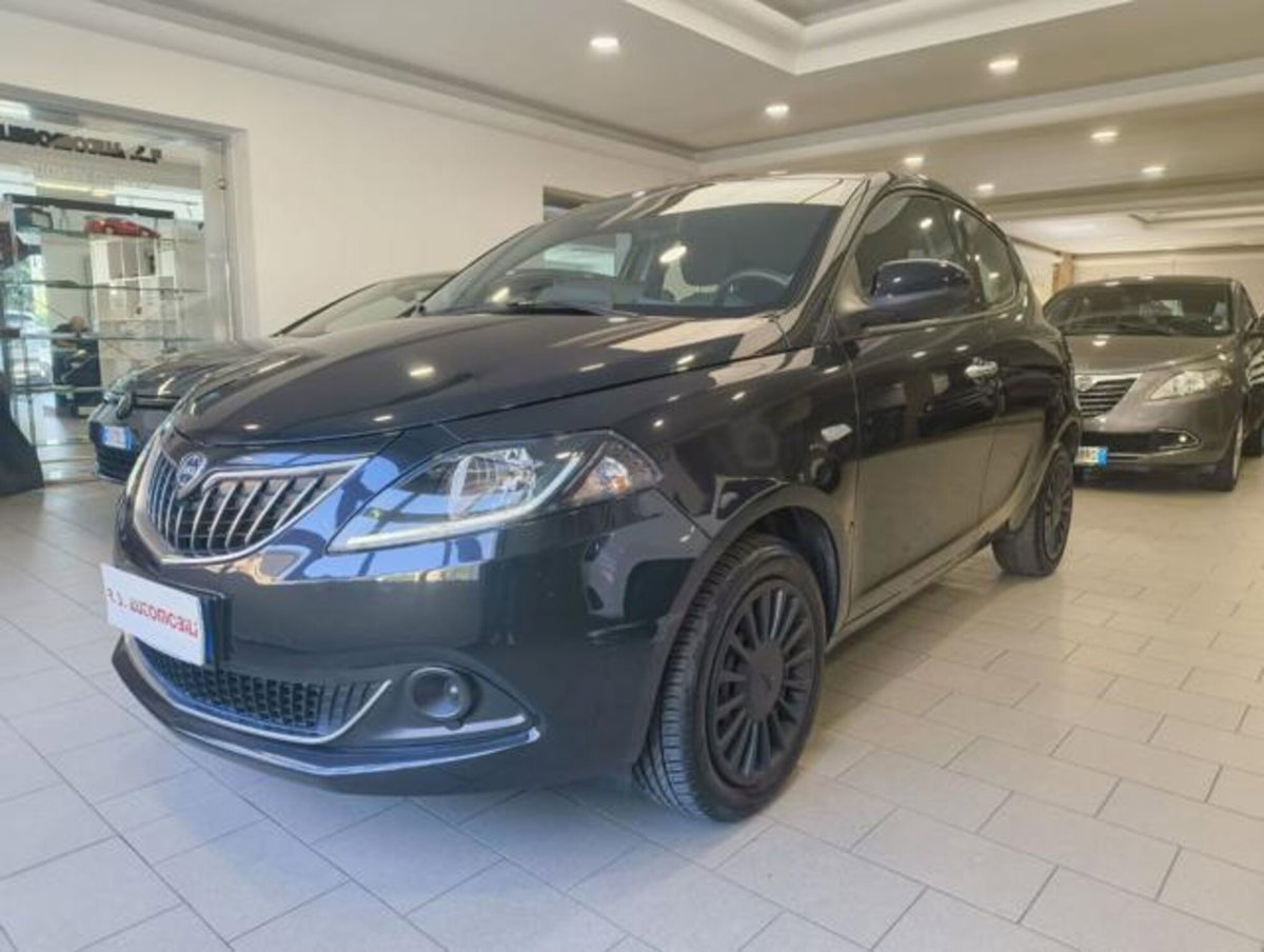 Lancia Ypsilon 1.0 FireFly 5 porte S&S Hybrid Silver Plus