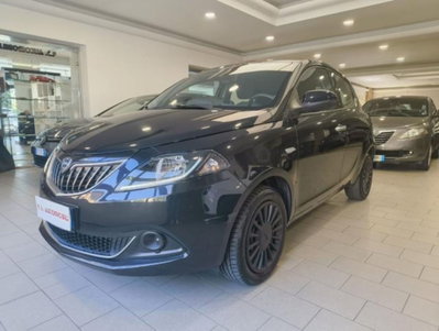 Lancia Ypsilon 1.0 FireFly 5 porte S&S Hybrid Silver Plus usata