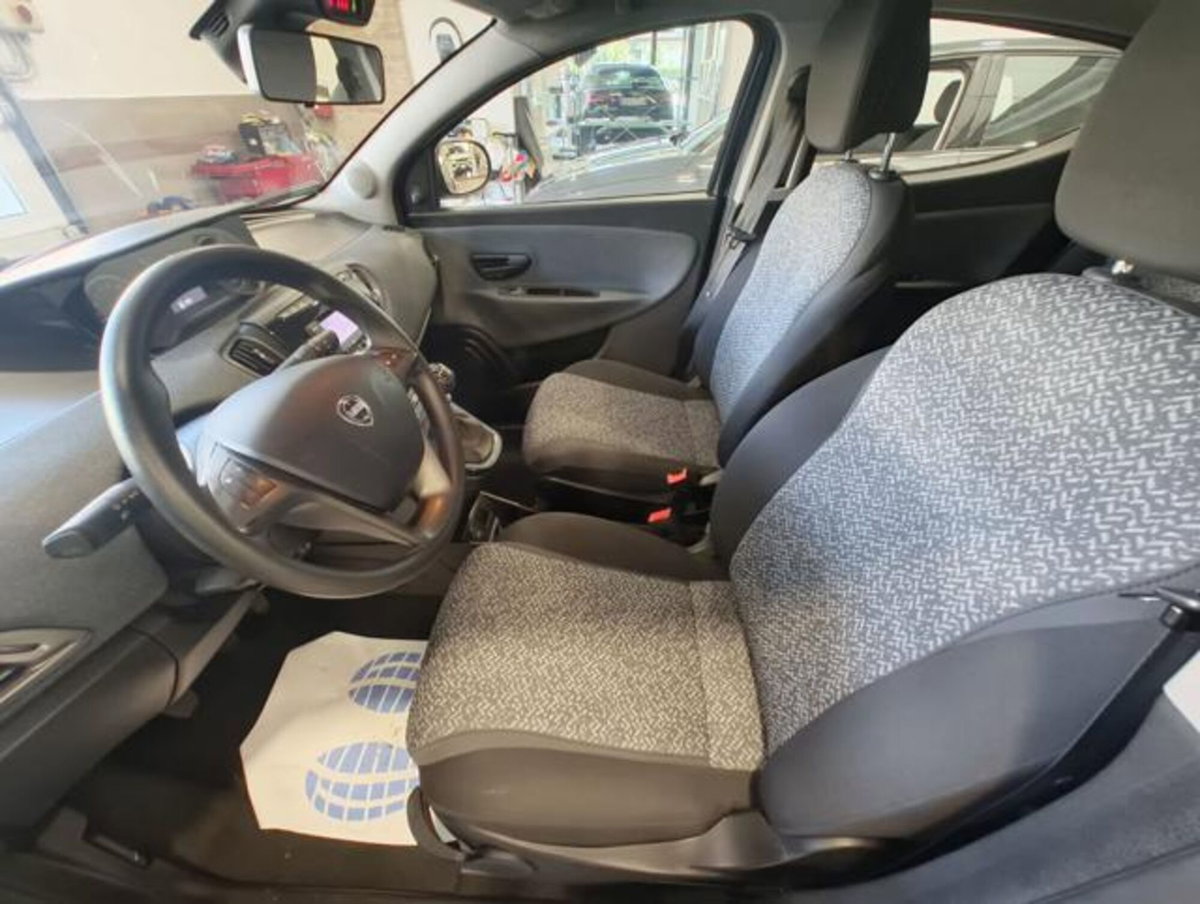 Lancia Ypsilon 1.0 FireFly 5 porte S&S Hybrid Silver Plus (5)