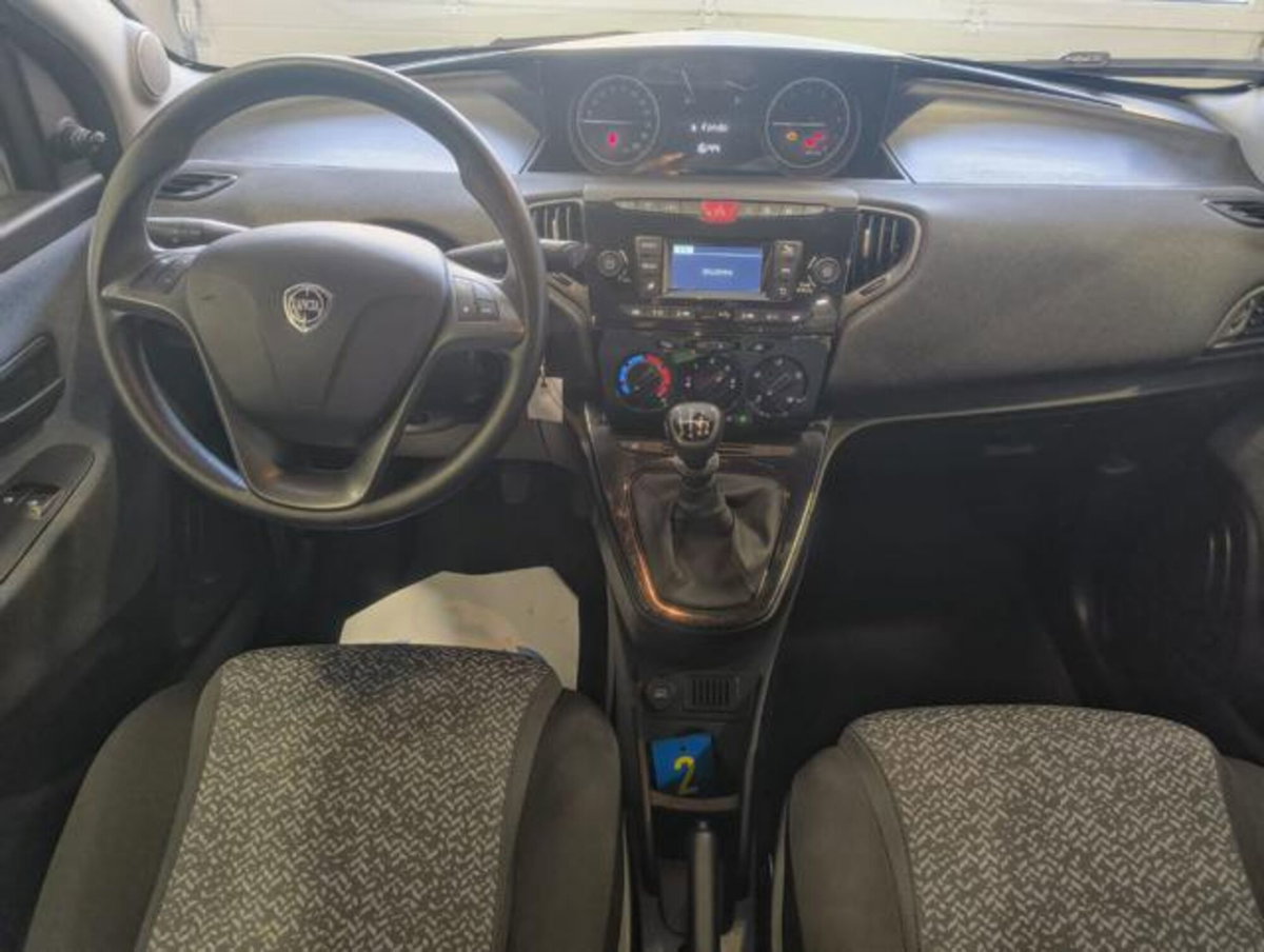 Lancia Ypsilon 1.0 FireFly 5 porte S&S Hybrid Silver Plus (6)