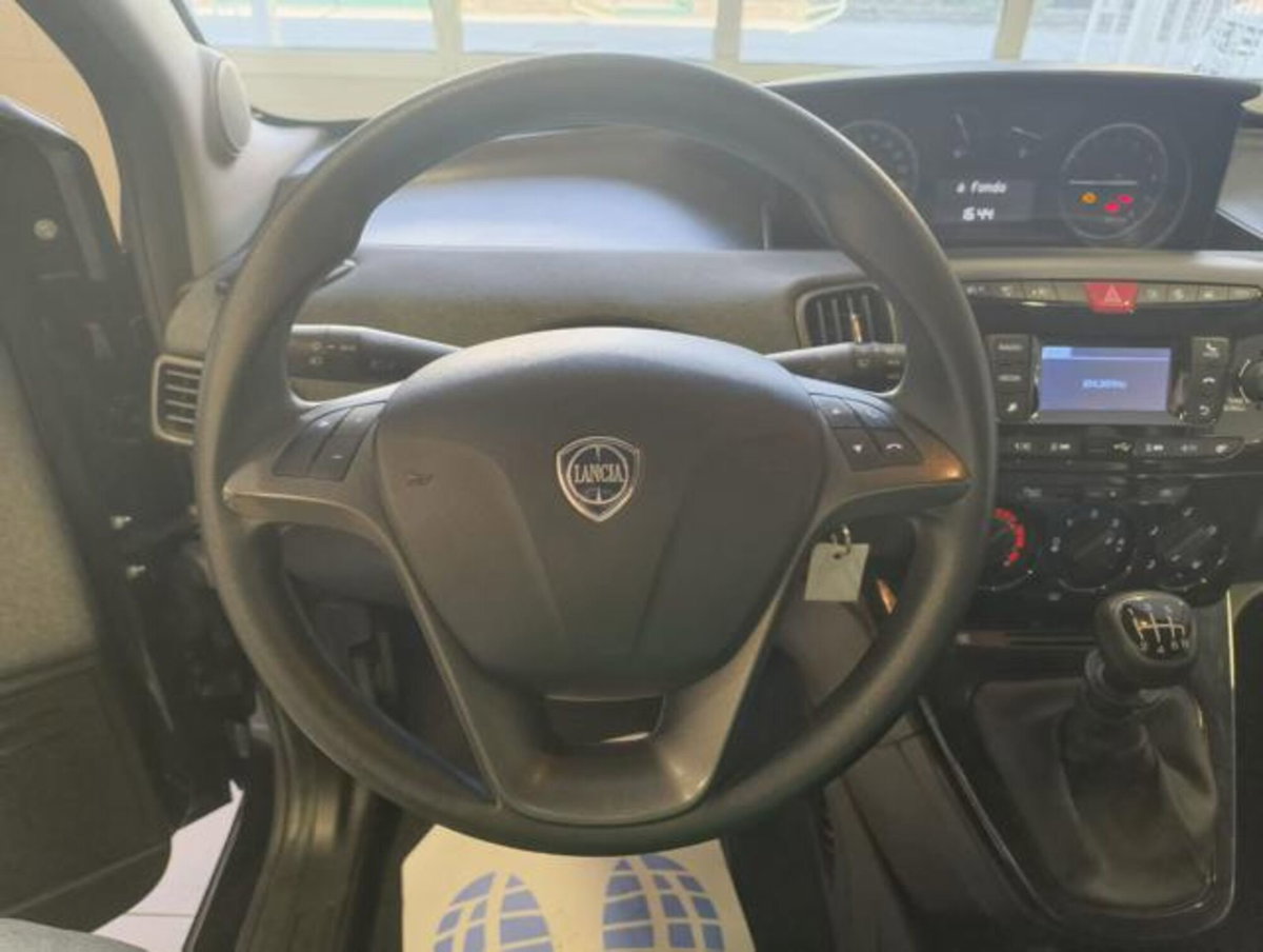 Lancia Ypsilon 1.0 FireFly 5 porte S&S Hybrid Silver Plus (7)