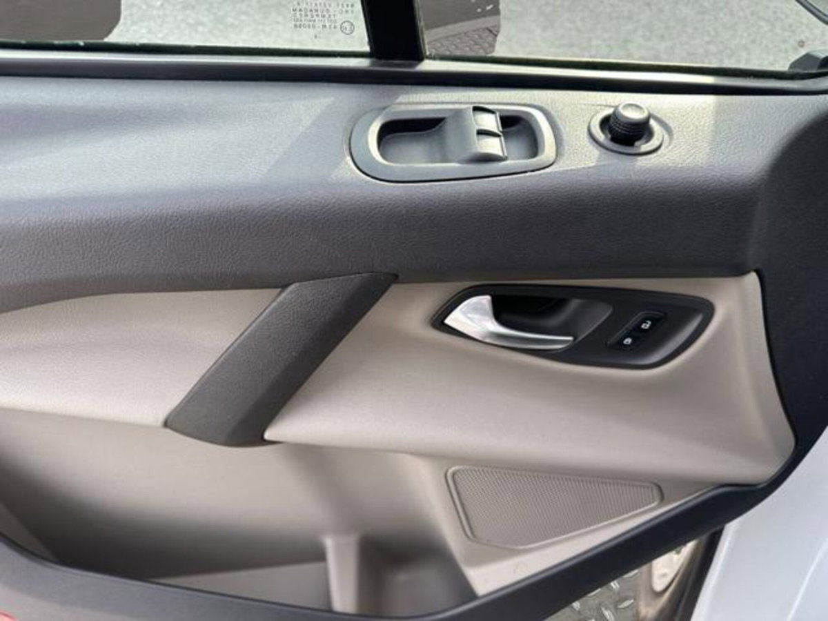 Ford Tourneo Custom 310 2.0 TDCi 105CV PC Trend (9)