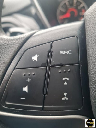 Mahindra KUV100 KUV100 1.2 VVT K8 (19)