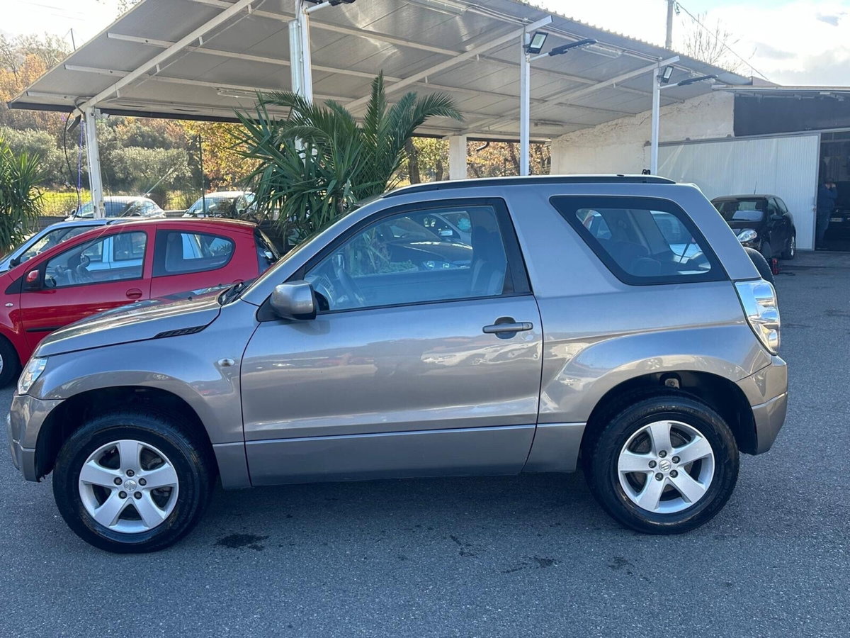 Suzuki Grand Vitara 1.9 DDiS 3 porte (6)