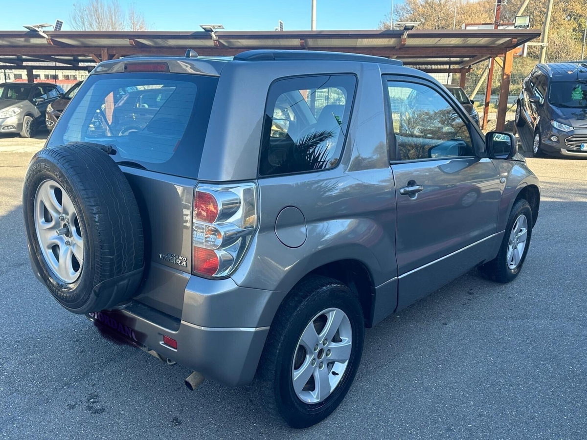 Suzuki Grand Vitara 1.9 DDiS 3 porte (7)