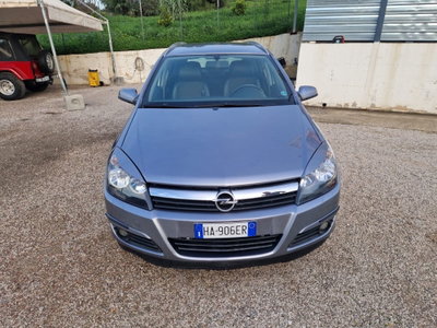 Opel Astra Station Wagon 1.9 16V CDTI 150CV Station Wagon Cosmo (2)