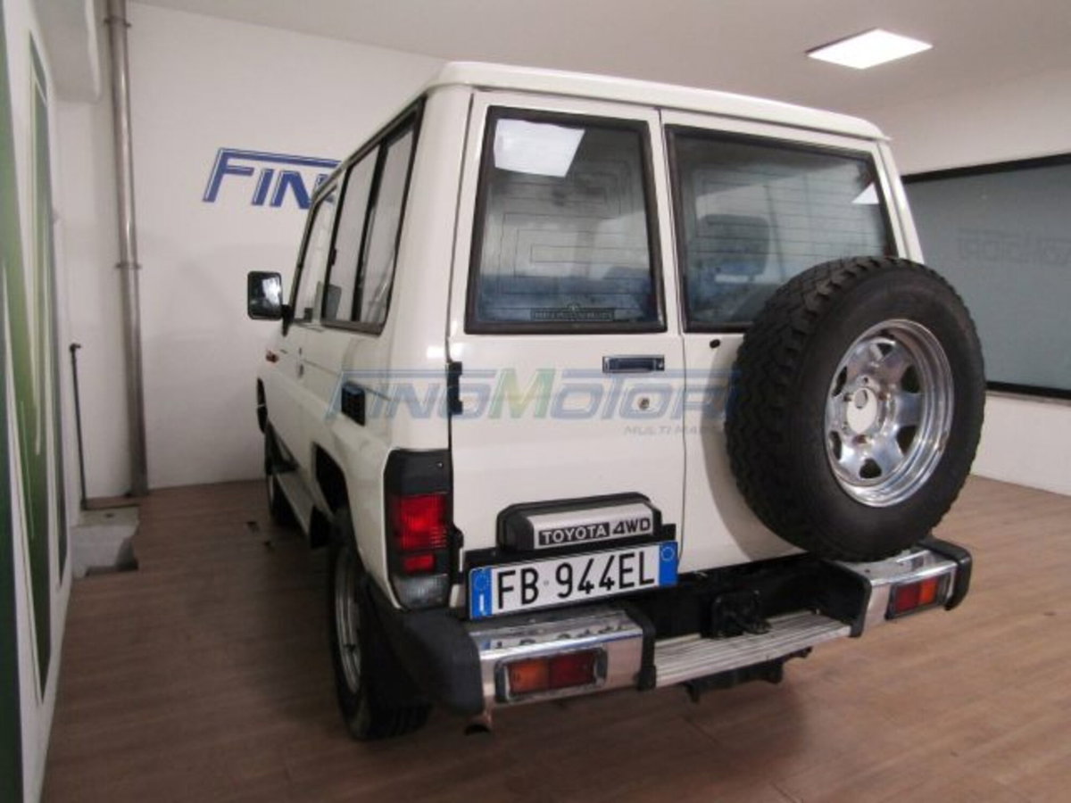 Toyota Land Cruiser 2.turbodiesel SW LJ70 LX (10)