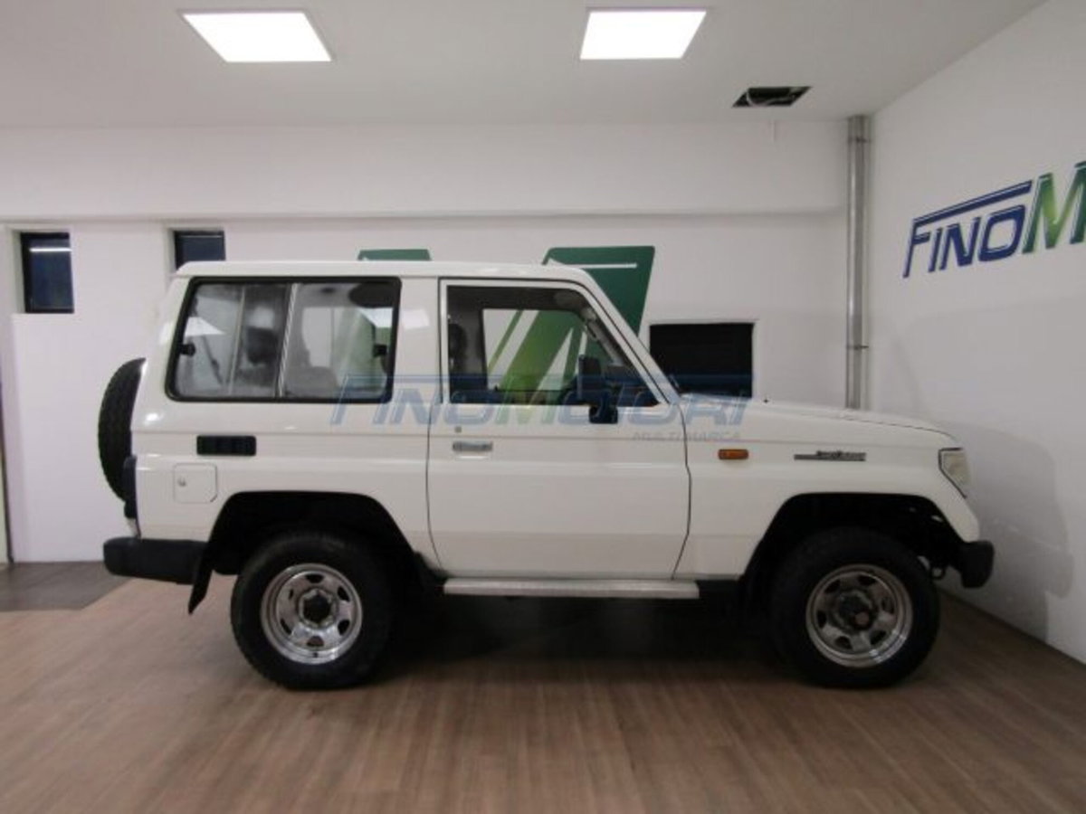 Toyota Land Cruiser 2.turbodiesel SW LJ70 LX (14)
