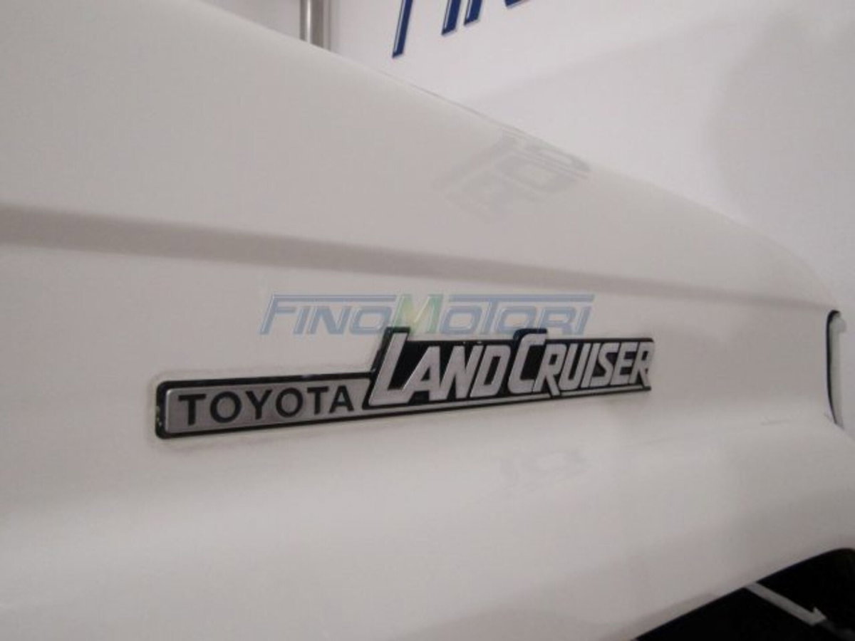 Toyota Land Cruiser 2.turbodiesel SW LJ70 LX (15)