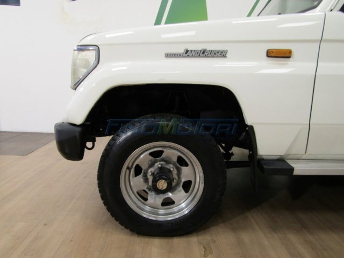 Toyota Land Cruiser 2.turbodiesel SW LJ70 LX (4)