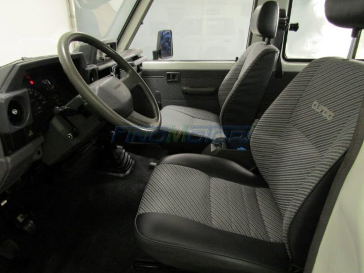 Toyota Land Cruiser 2.turbodiesel SW LJ70 LX (6)