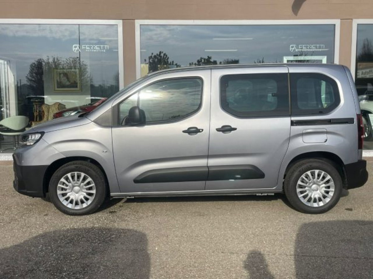 Toyota Proace City Verso City Verso 1.2 110 CV S&S Short D Lounge (3)