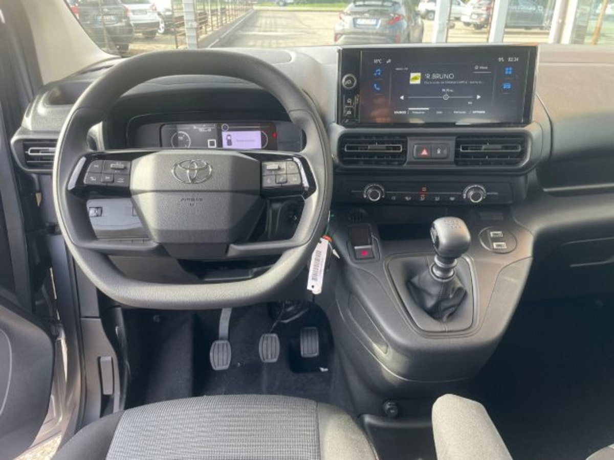 Toyota Proace City Verso City Verso 1.2 110 CV S&S Short D Lounge (14)