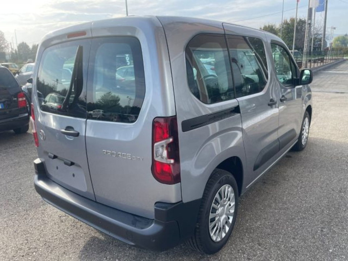 Toyota Proace City Verso City Verso 1.2 110 CV S&S Short D Lounge (6)