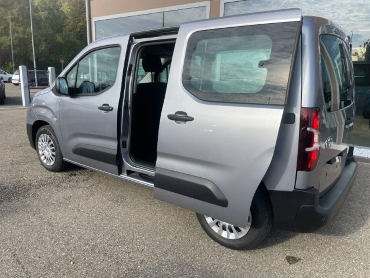 Toyota Proace City Verso City Verso 1.2 110 CV S&S Short D Lounge (7)