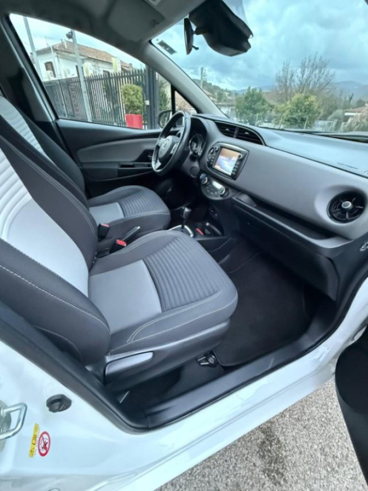 Toyota Yaris 1.5 Hybrid 5 porte Energy (18)