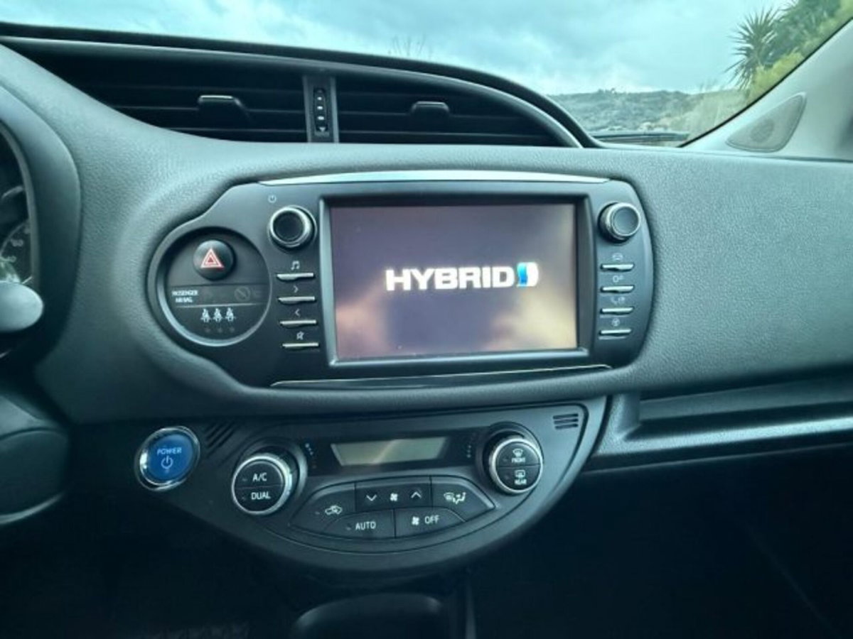 Toyota Yaris 1.5 Hybrid 5 porte Energy (9)