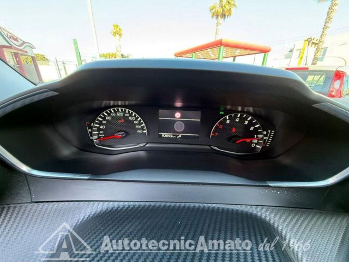 Peugeot 2008 PureTech 100 S&S Allure Pack (8)