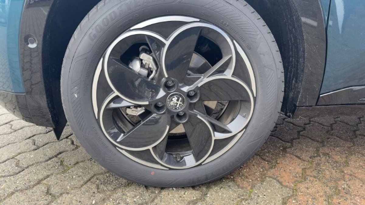 Alfa Romeo Junior 1.2 ibrida Ti 145cv edct6 (10)