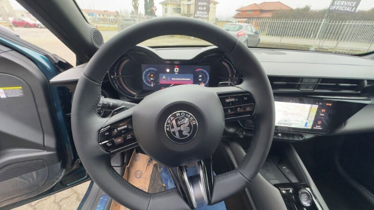 Alfa Romeo Junior 1.2 ibrida Ti 145cv edct6 (15)