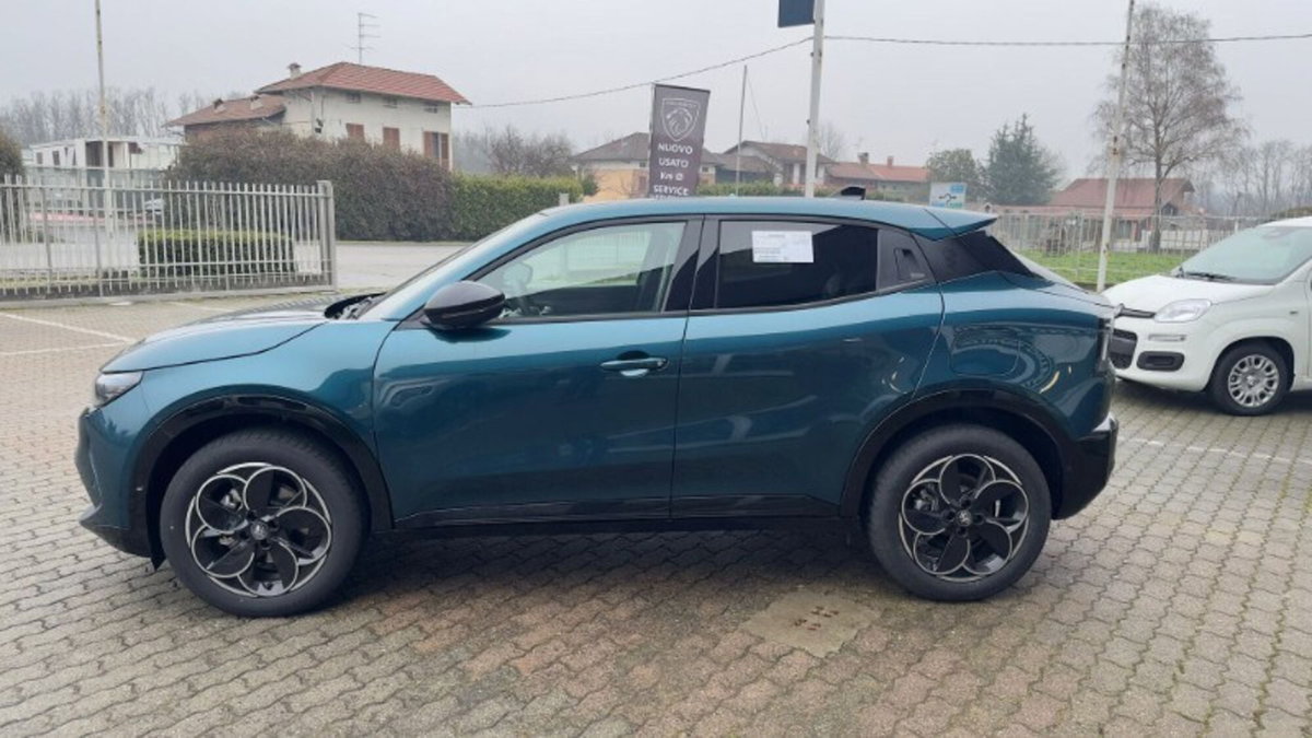 Alfa Romeo Junior 1.2 ibrida Ti 145cv edct6 (6)