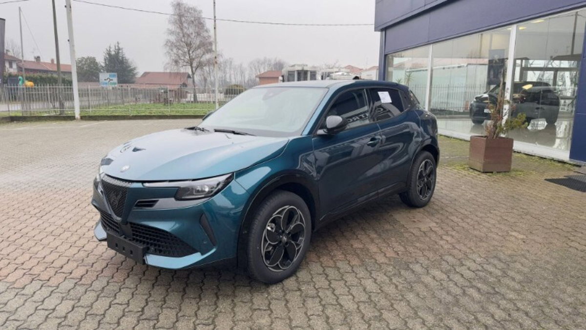 Alfa Romeo Junior 1.2 ibrida Ti 145cv edct6 (7)